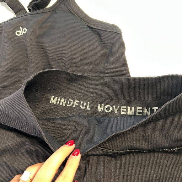 ALO Seamless Ribbed Favorite Tank & Short Set - Picture 4 of 4